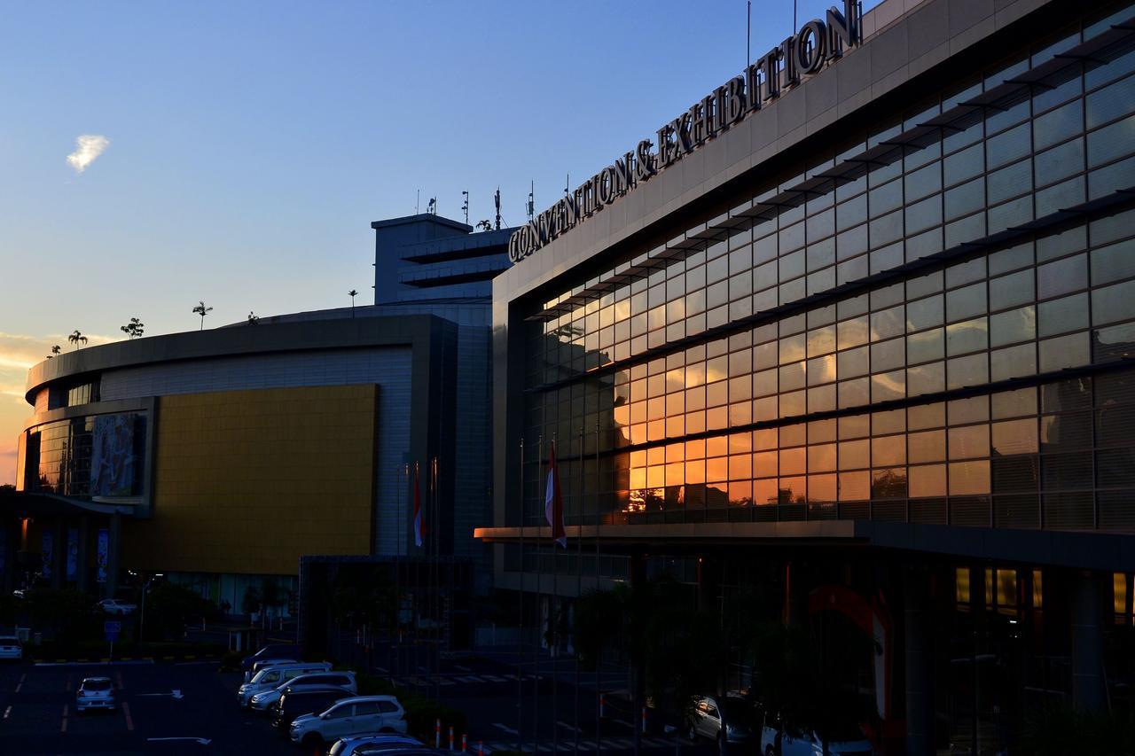 Zen Hostel Gubeng Station Surabaya Exterior foto